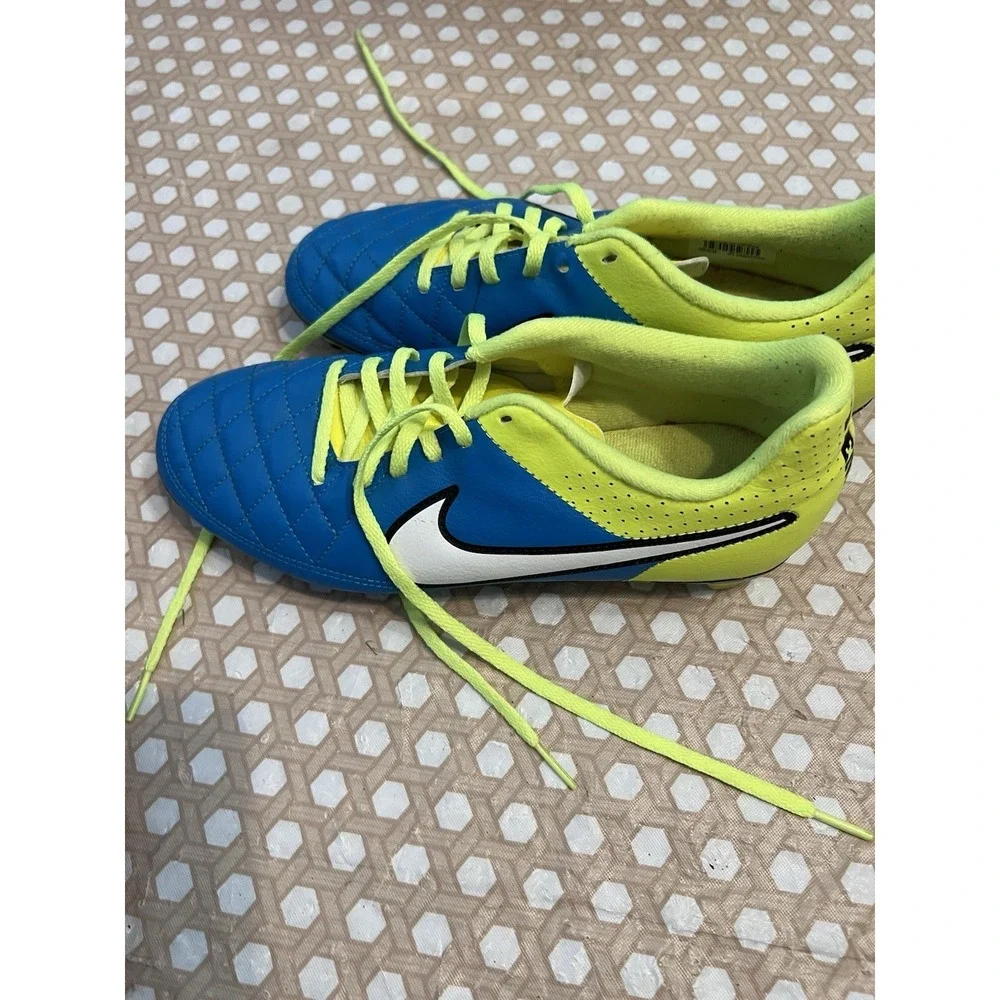nike tiempo legacy FG womens size 8.5 soccer cleats blue athletic shoes